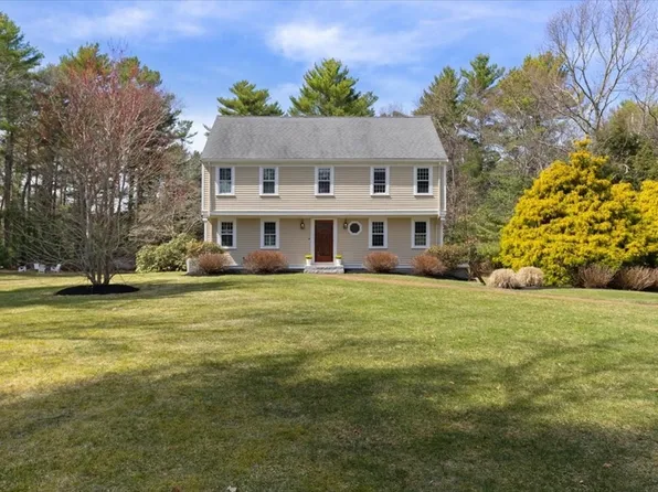 8 Colonial Dr, Duxbury, MA 02332