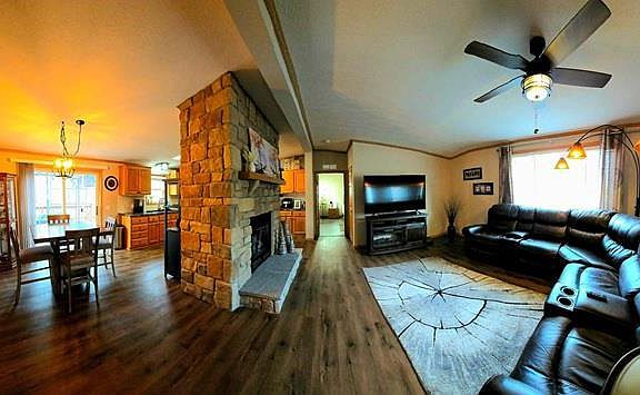 3rd image of 285 Berry Lane