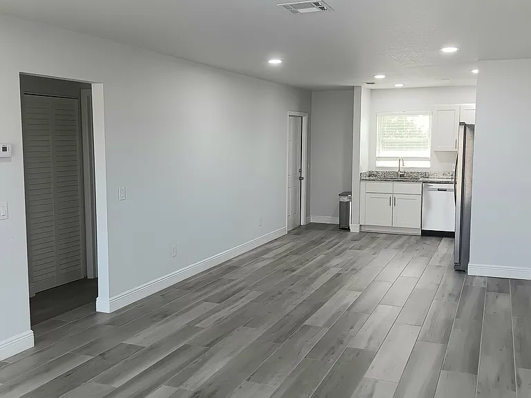 14506 Tamiami Trl — Photo 6