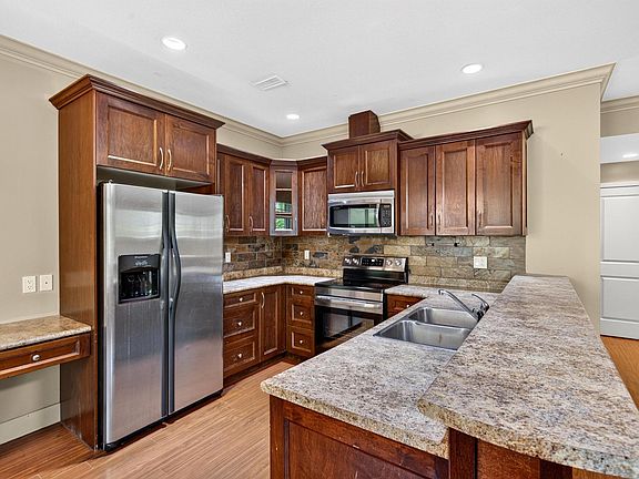 2nd image of 2046 Robson Pl #22