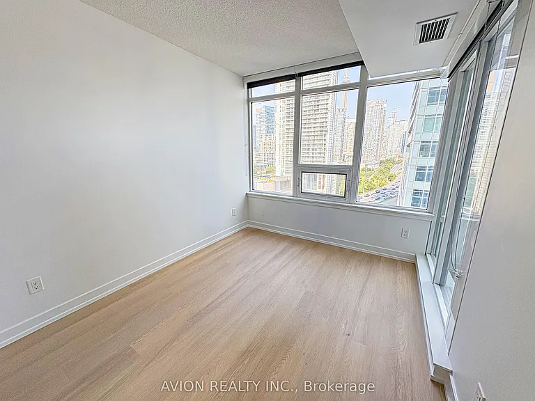 19 Bathurst St #1609 — Photo 8