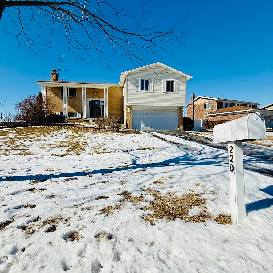 220 Timberlane Rd photo 1