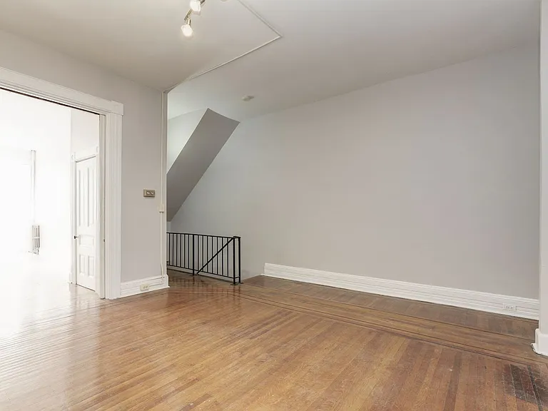 1805 Bolton St — Photo 10
