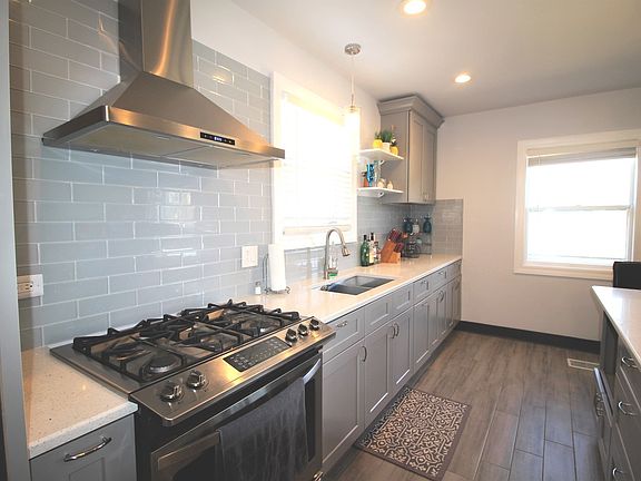4th image of 3014 Lincoln St