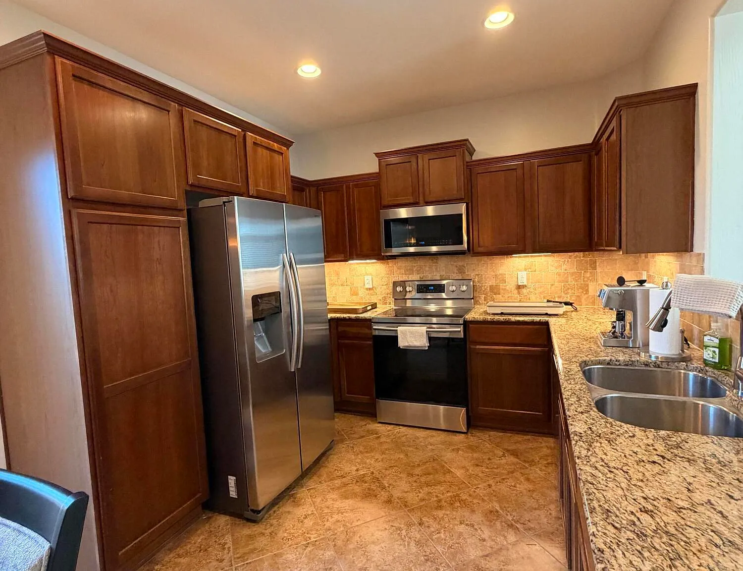 2 bed, 2.5 bath, 1306 sqft, $2,200 — Photo 3