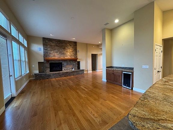 3rd image of 61897 Fall Creek Loop