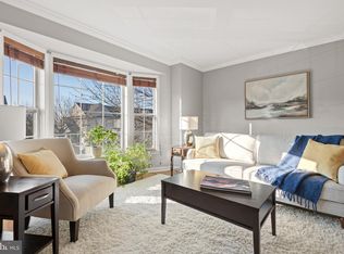 667 Royal View Dr, Lancaster, PA 17601