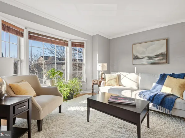 667 Royal View Dr, Lancaster, PA 17601