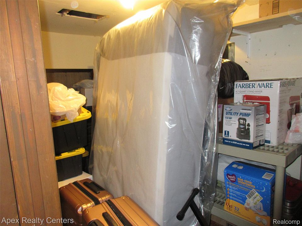 14210 Camelot Dr Apt 3, photo 13
