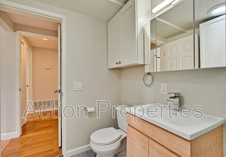 1125 Burgoyne St — Photo 17