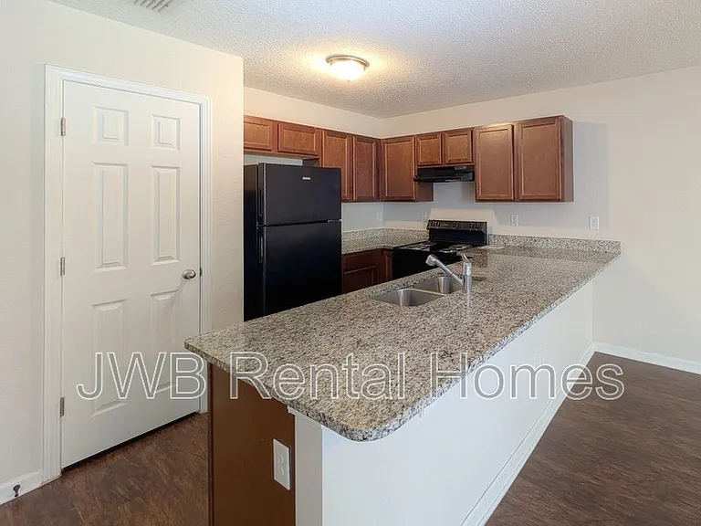 7141 Timmerman Ln — Photo 2