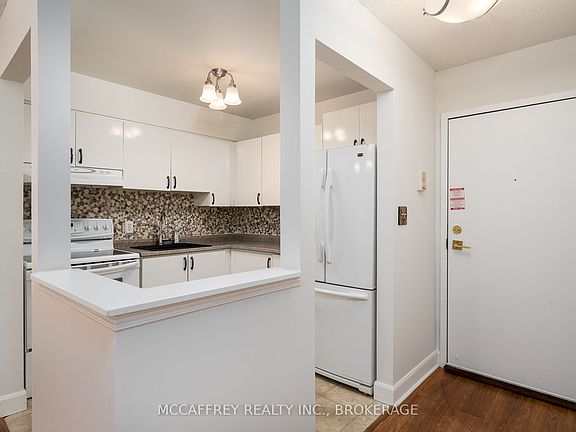 5th image of 310 Kingsdale Ave #103