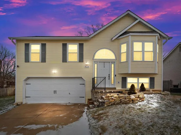 908 Sunset Farms Dr, Saint Charles, MO 63304