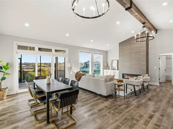 16320 Northpark Dr, Urbandale, IA 50323