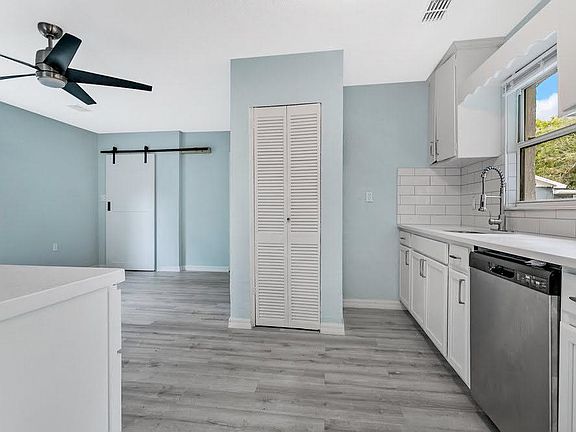4th image of 450 Robin Hood Dr #4