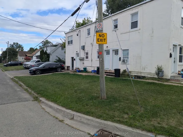 63 Pelham Rd E #4, Saint Catharines, ON L2S 1R6