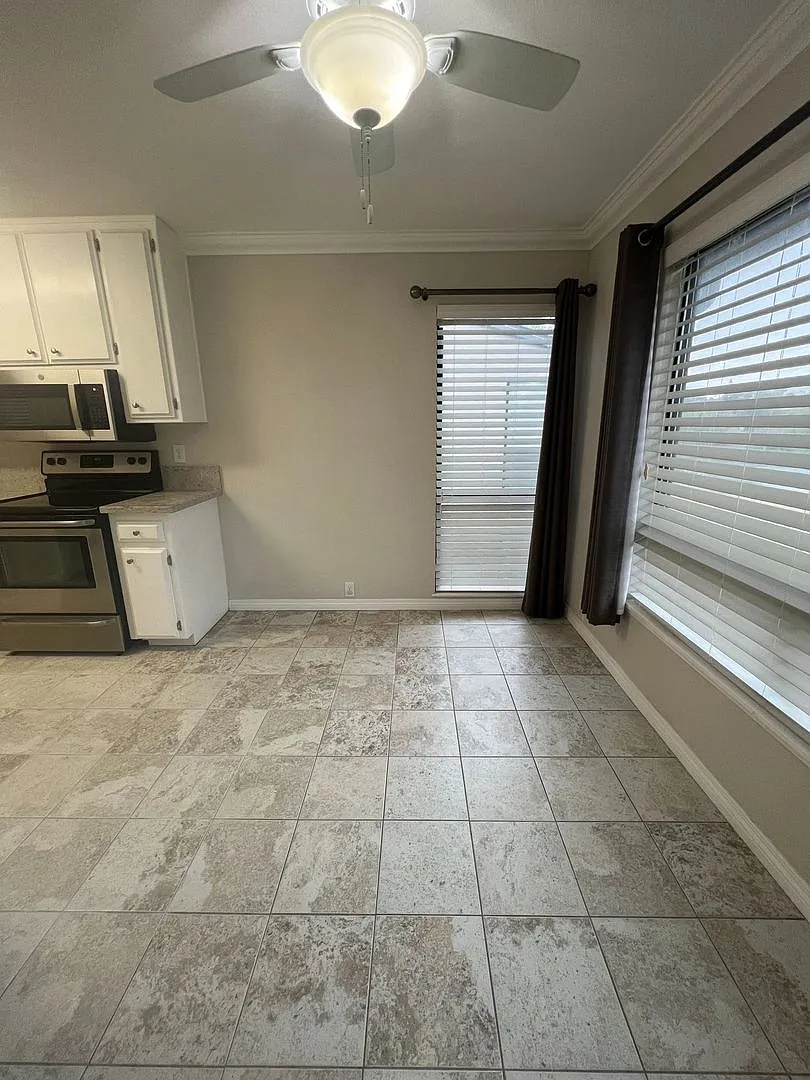 1015 Lakeside Dr. — Photo 4