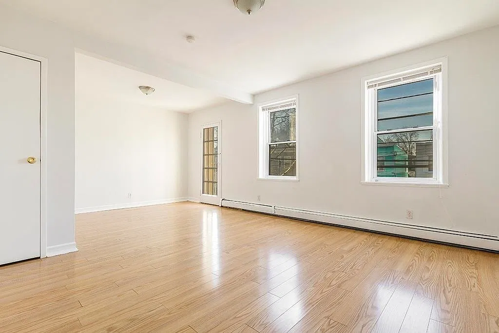 2 bed, 1.0 bath, 885 sqft, $2,400 — Photo 1