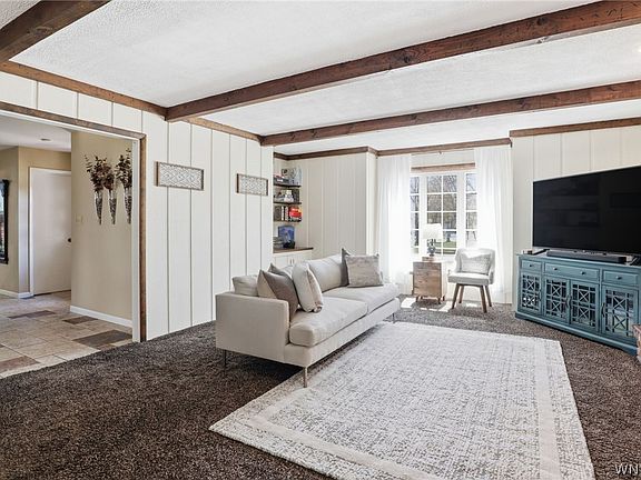 5th image of 37 Crown Point Ln