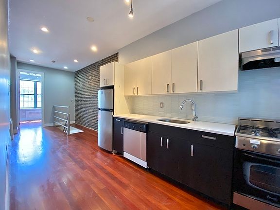 3rd image of 1011 Pacific St #1G