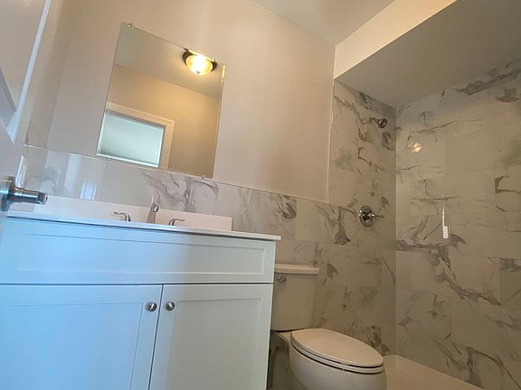 5th image of 134 Aviston St Floor 1