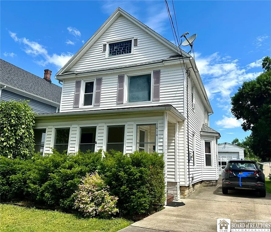 1014 W Henley St photo 1