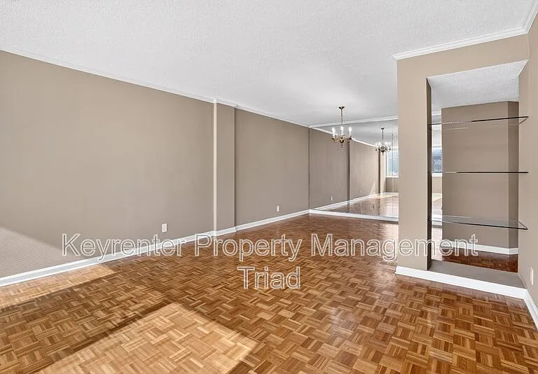 1101 N Elm St #104 — Photo 16