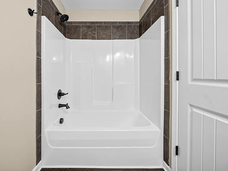 148 Center Pointe Dr — Photo 19