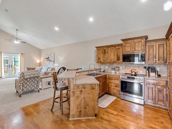 11252 S McCoy St, Olathe, KS 66061