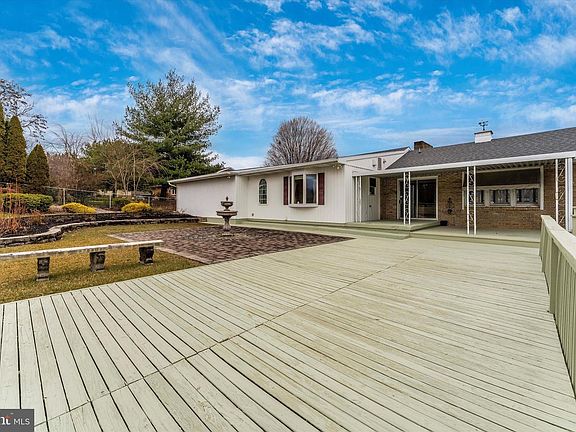 4th image of 18 Springfield Ln