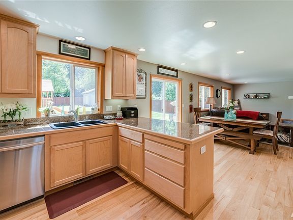 5th image of 927 Double View Dr