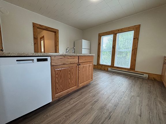 Kitchen sink and dishwasher