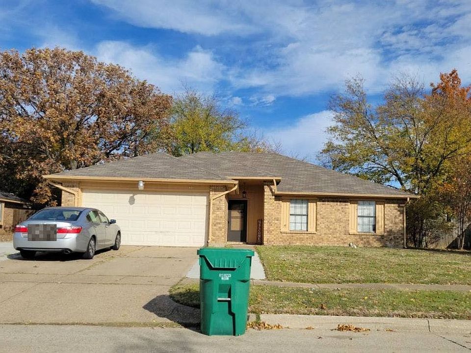 1st image of 810 Clement Dr