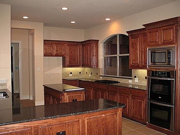 2nd image of 1011 Everglades Dr