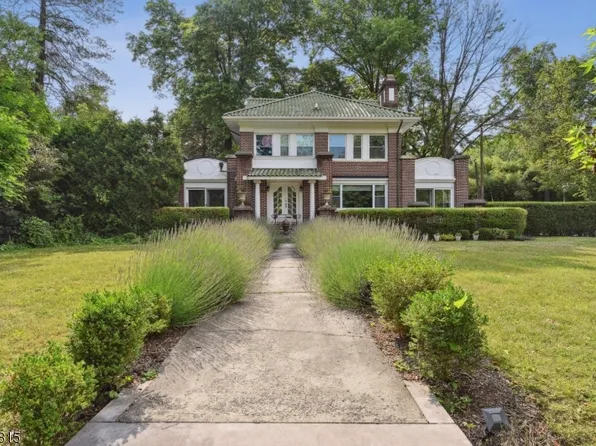 576 Prospect St, Maplewood Twp., NJ 07040