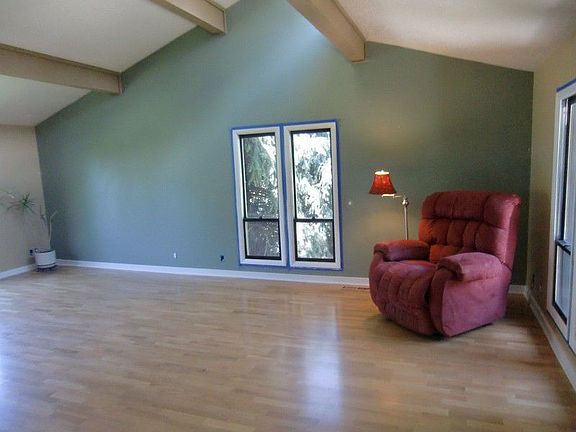 4th image of 1037 Skyline Dr