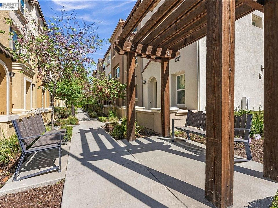 1st image of 730 Amalfi Loop