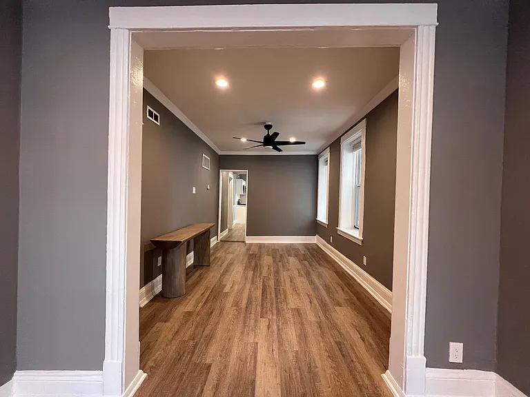 1079 N Marshfield Ave #BST — Photo 12
