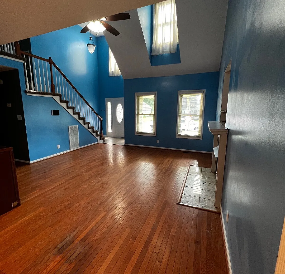 3 bed, 2.5 bath, 1987 sqft, $1,820 — Photo 3