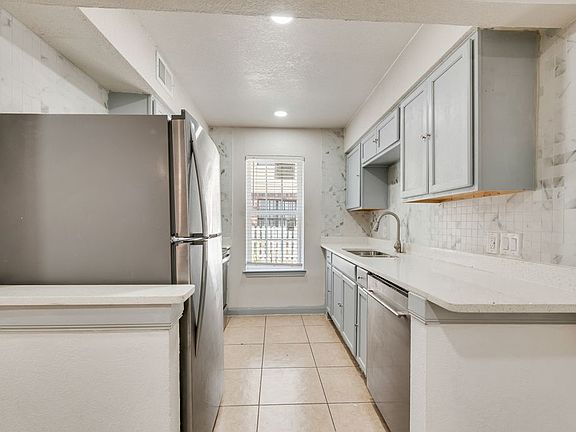 5th image of 4620 San Jacinto St APT B