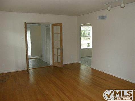 4th image of 1504 Elmwood Blvd