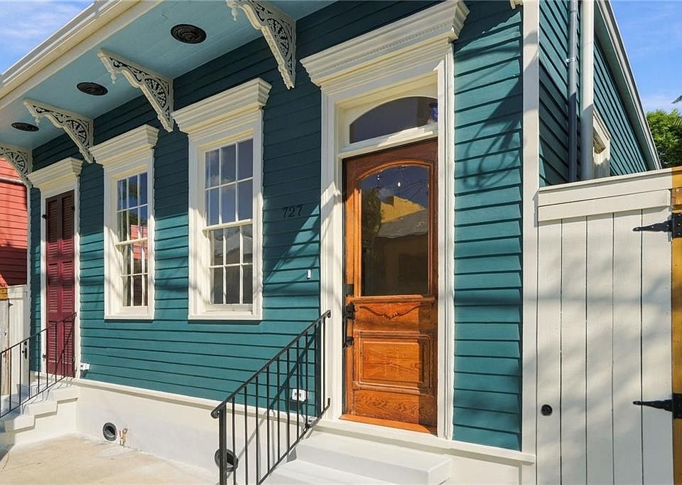 1st image of 727 Montegut St