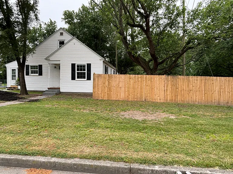 700 E Lincoln Ave — Photo 9