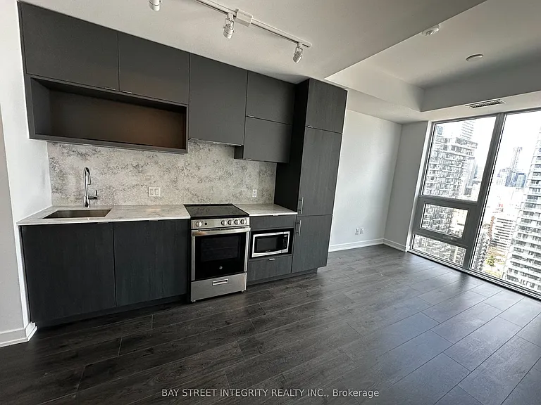 100 Queen St E #2902 — Photo 6