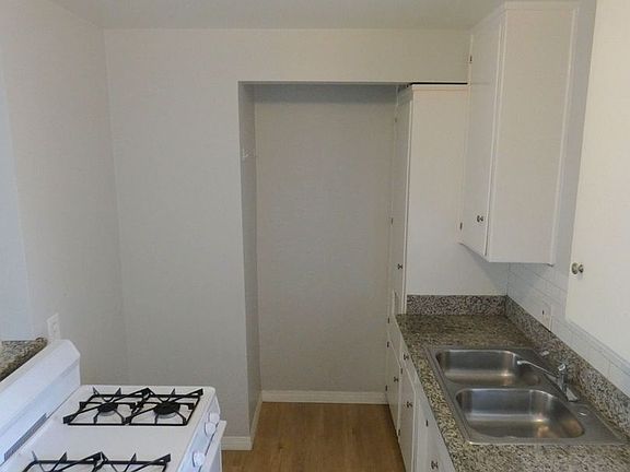 2nd image of 1071-1075 N Ohio Ave #6
