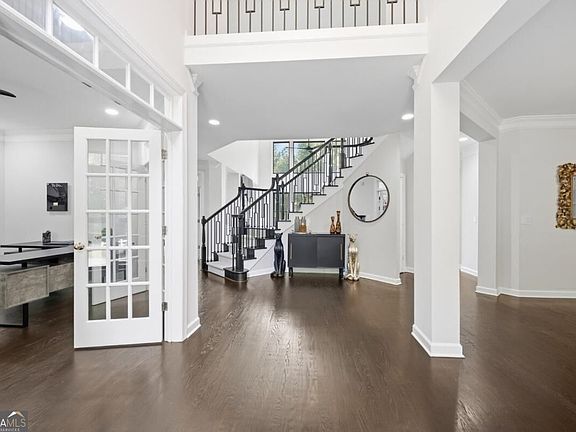 4th image of 652 Crescent Ridge Trl SE