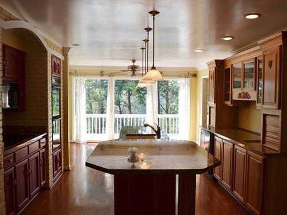 3rd image of 11811 Gallion Cir