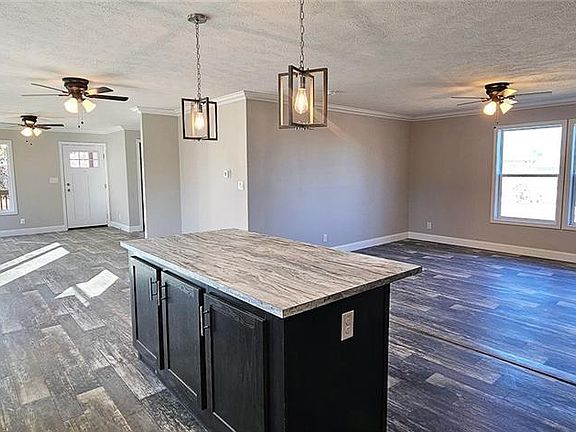 3rd image of 408 S Pine St