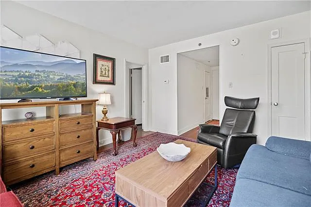 1 bed, 1.0 bath, 565 sqft, $1,200 — Photo 4