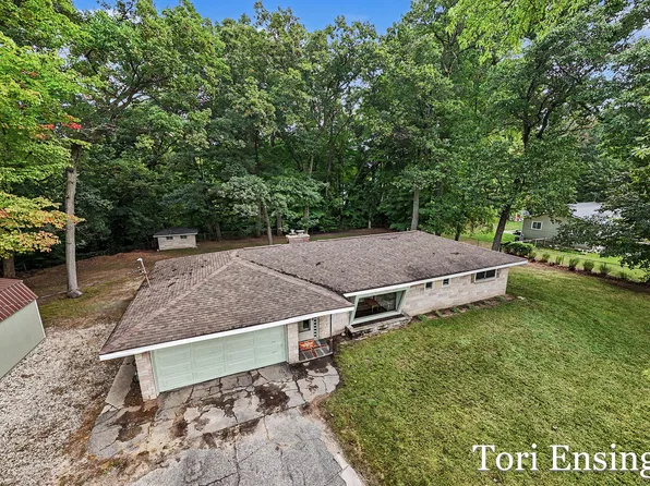 11852 W Carson City Rd, Greenville, MI 48838